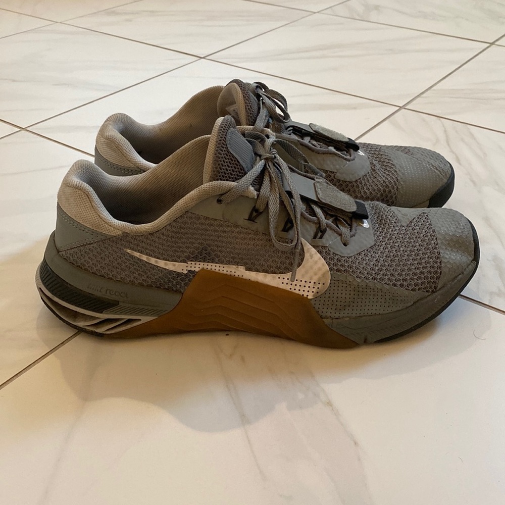 Gray and gum Nike metcon 7